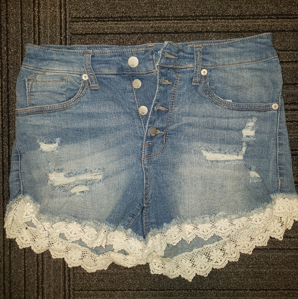 Lace trim jean shorts